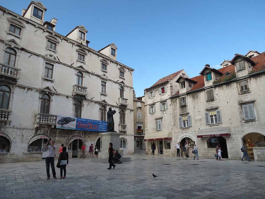 Visitar la Plaza de la fruta en Split